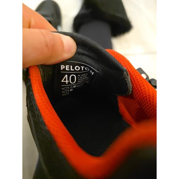 Peloton Original Cycling Shoes Size 40 EU / Men 7 Women 8‎ Black w/ Cleats